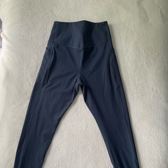 girlfriend collective - Midnight Compressive Pocket Leggings - Picture 3 of 5